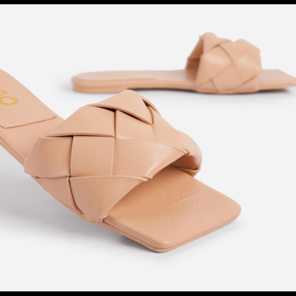 NWT, NEW RULES WOVEN SQUARE TOE FLAT SLIDER SANDAL IN NUDE FAUX LEATHER